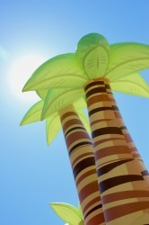inflatable20palm20trees1 1694016539 Inflatable Palm Tree and pirate chest